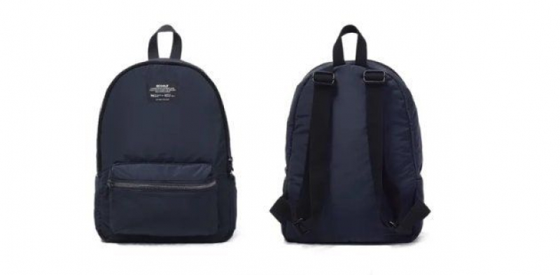 Mochilas fabricadas con botellas de plástico recicladas.