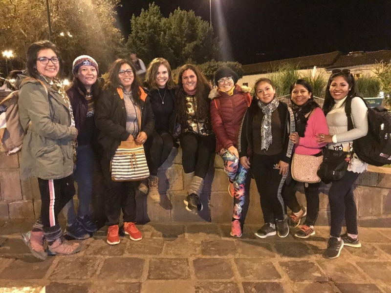 .Grupo de mujeres (entre ellas, la autora del post) viajando solas en Cuzco, Perú. Agosto, 2019
