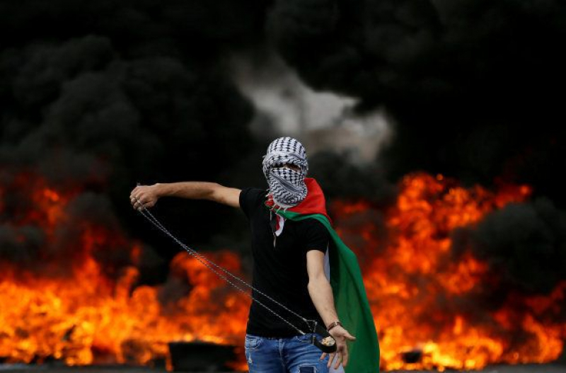 Un manifestante palestino, durante una marcha por la Nakba cerca del asentamiento judío de Beit El, próximo a Ramala.