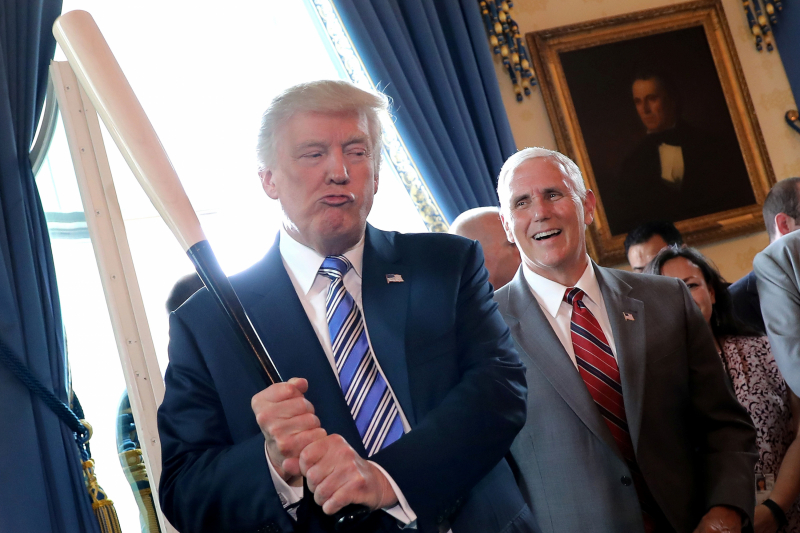 Trump y el vicepresidente Mike Pence, en julio de 2017.
