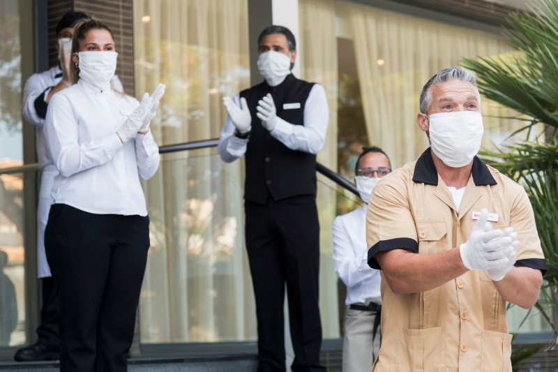 Los primeros turistas alemanes llegan al hotel RIU de Mallorca el 15 de junio.