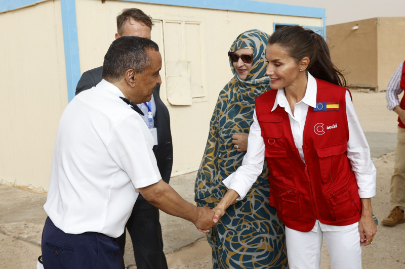 La reina, en un viaje de cooperación a Mauritania.