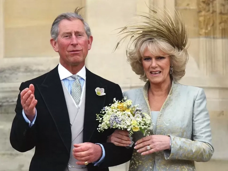 El Príncipe Carlos y Camilla Duquesa de Cornualles, tras la bendición de su matrimonio en 2005.
