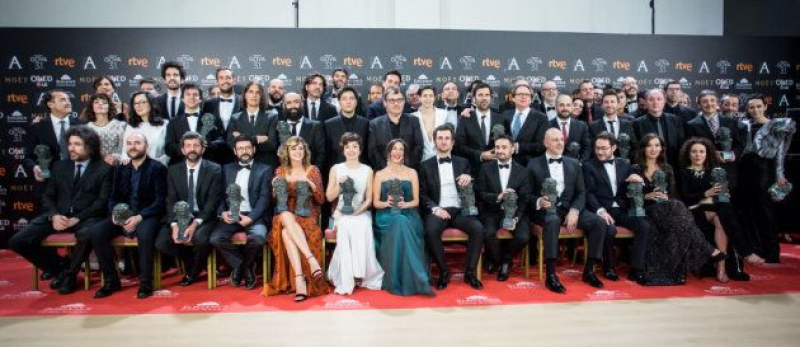 Foto de familia de los galardonados en los Goya 2017.