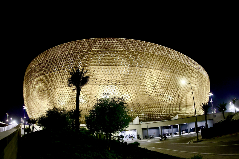El Estadio Lusail iluminado de noche