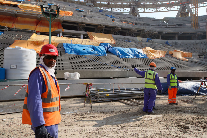 Trabajadores en el Lusail Stadium de Doha, en diciembre de 2019.
