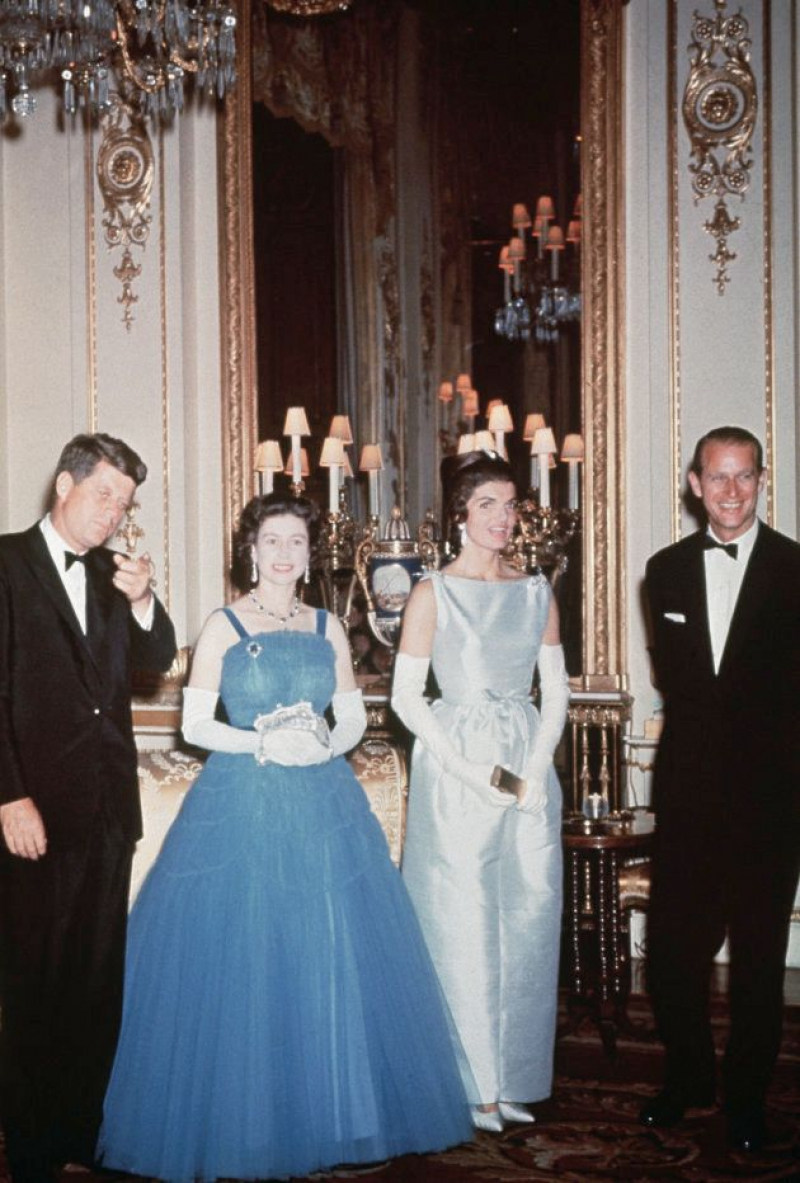 John F. Kennedy y Jackie Kennedy con Isabel II y Felipe de Edimburgo en Londres.