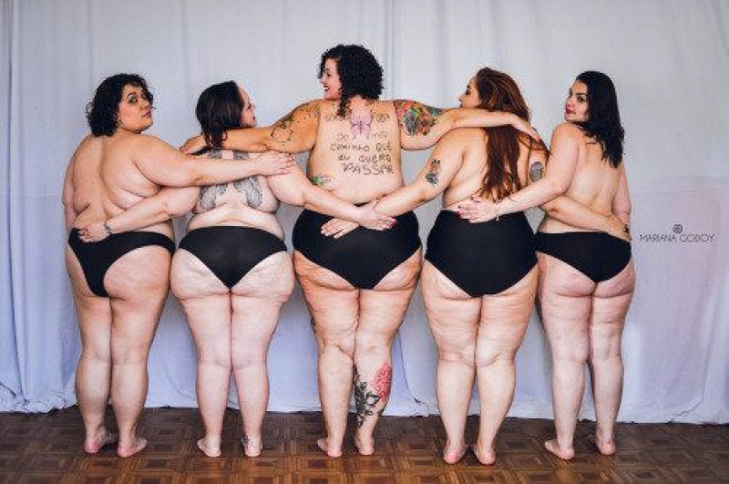Defectuoso ceja borracho Cinco mujeres 'gordas' posan en ropa interior para eliminar el estigma de  la gordura