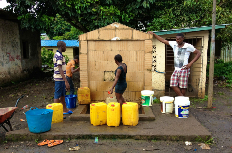 Pozo de agua en Basupu, en la isla septentrional de Bioko (Guinea Ecuatorial)