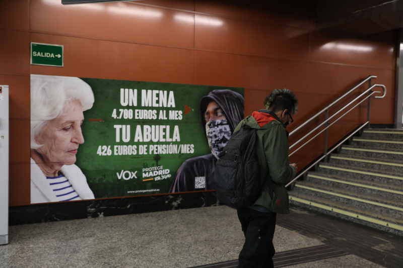 El cartel electoral de Vox contra los menores migrantes en la estación de la Puerta del Sol de Madrid, el 21 de abril de 2021.