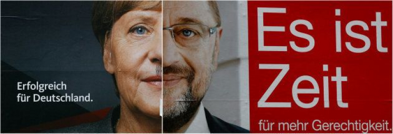 Cartel electoral con las caras de Merkel y Schulz.