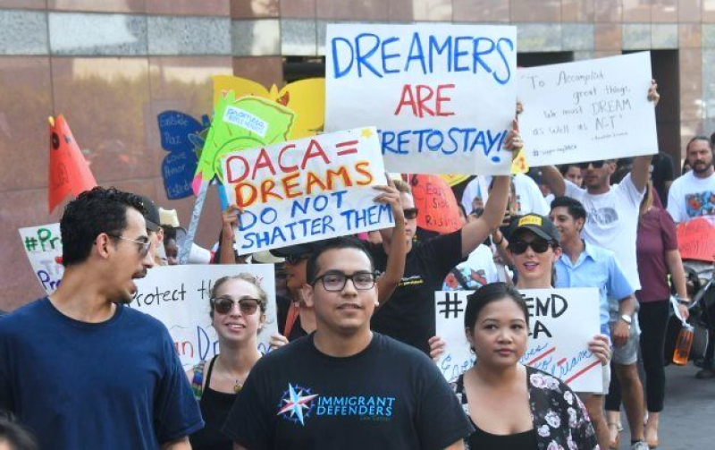 Jóvenes inmigrantes se manifiestan en EEUU para pedir que no se acabe con el DACA