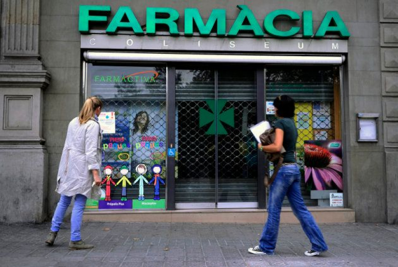 Una farmacia en Barcelona durante la huelga en octubre de 2012.