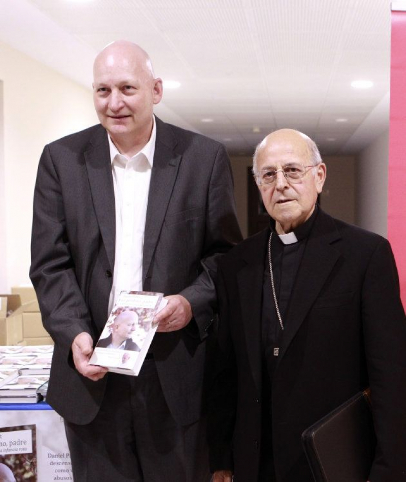 Daniel Pittet, autor del libro, junto al presidente de la Conferencia Episcopal, Ricardo Blázquez.