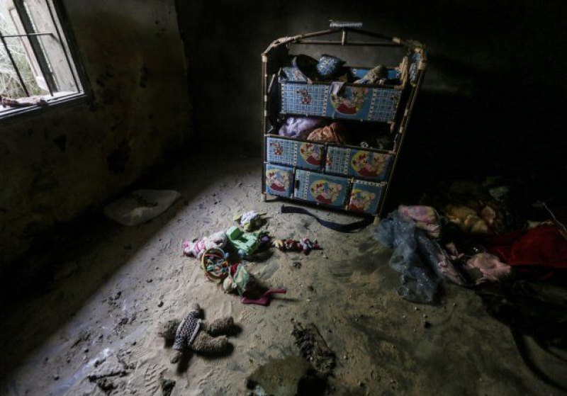 Estado en el que ha quedado una vivienda de Deir Al Balah, Gaza, tras el bombardeo de Israel.