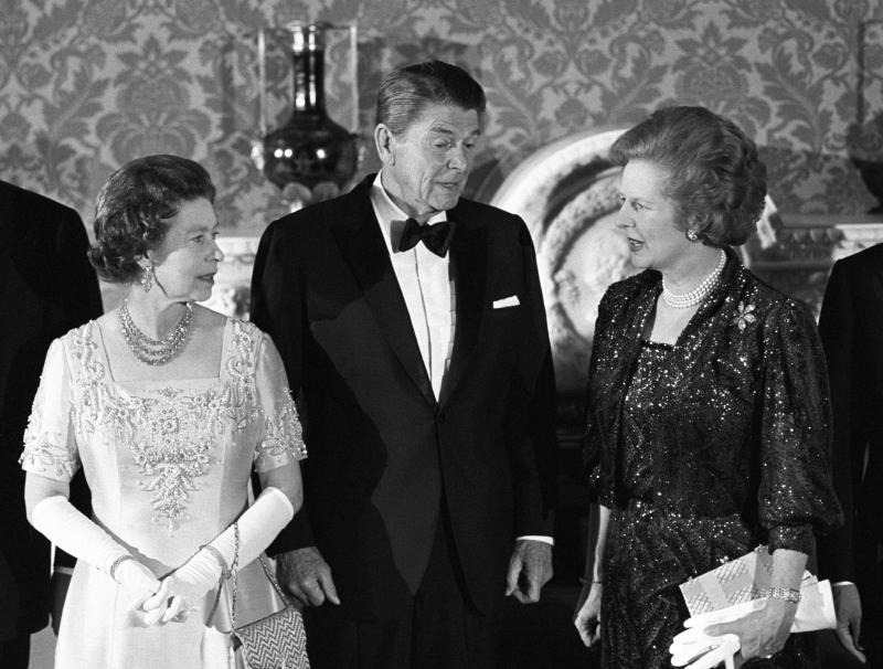 Isabel II, Ronald Reagan y Margaret Thatcher en 1984.