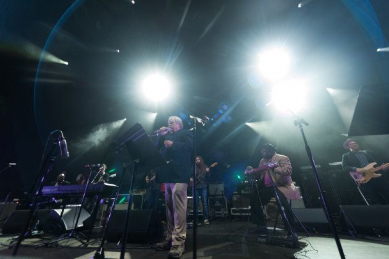 Bruce Hampton en un momento de la actuación del concierto por su 70º aniversario.