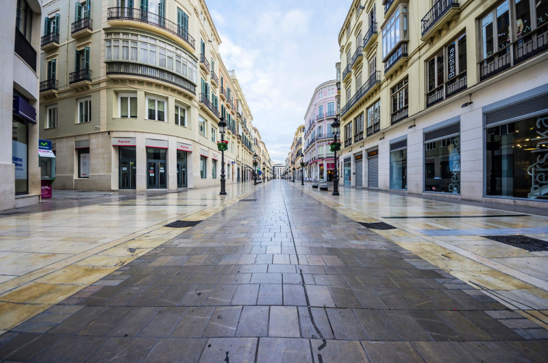 Imagen de una calle comercial del centro de la ciudad.
