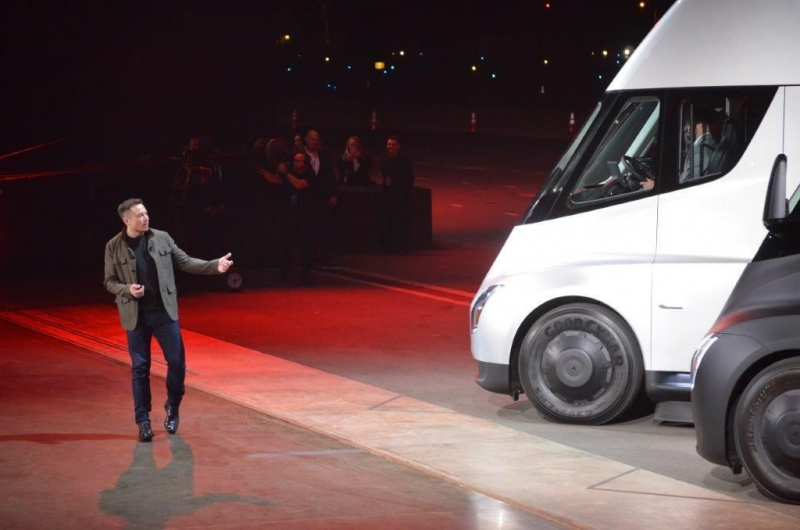 El magnate multimillonario Elon Musk, durante la presentación de los Tesla Semi.