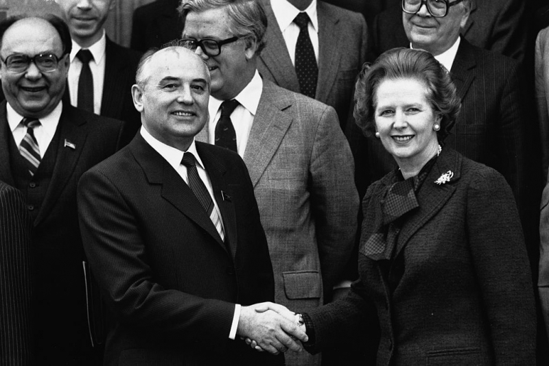 Mikhail Gorbachev, el presidente soviético, y la primera ministra británica Margaret Thatcher, en Londres en 1985.