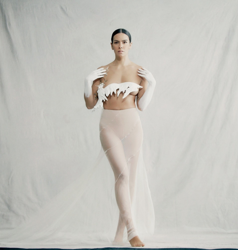 Una falda blanc de tul de seda es la segunda de las piezas del emocionante diseño de Cristina Pedroche en las Campanadas de 2022.