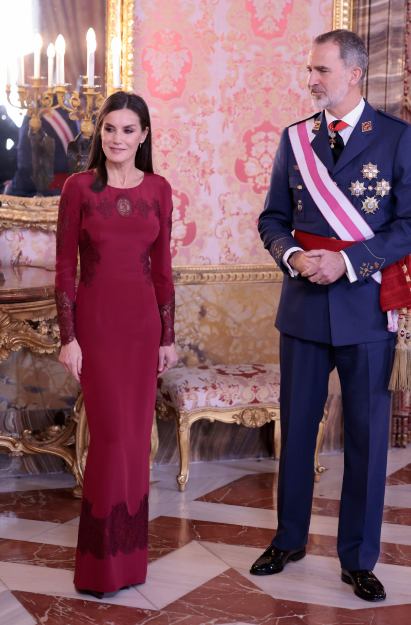 La reina Letizia junto a Felipe VI en la Pascua Militar.