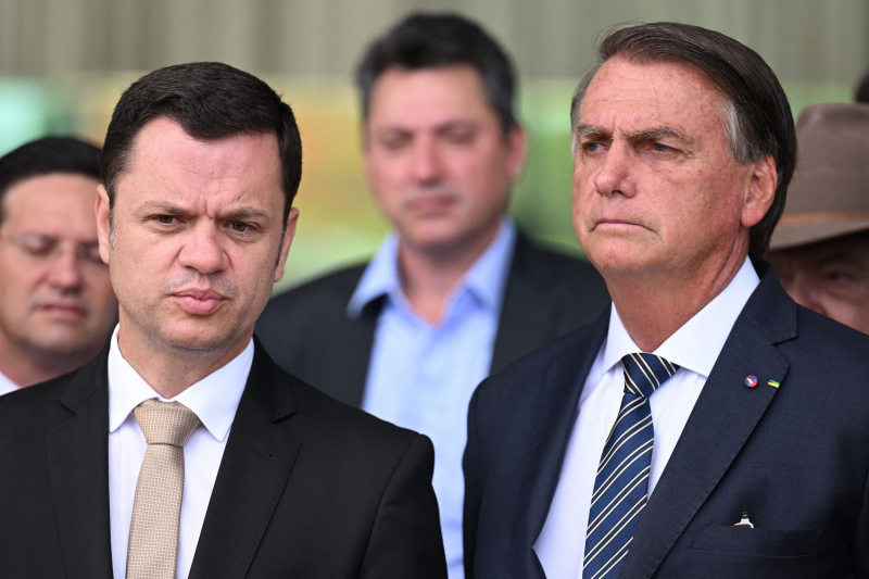 Anderson Torres (izquierda) junto al expresidente Jair Bolsonaro