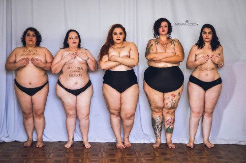 Me preparé Cabecear Asistir Cinco mujeres 'gordas' posan en ropa interior para eliminar el estigma de  la gordura