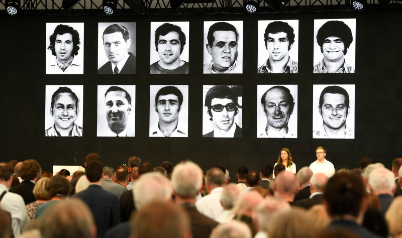Las fotografías de las víctimas del ataque, en el homenaje celebrado el lunes en la base de Fuerstenfeldbruck, Alemania.