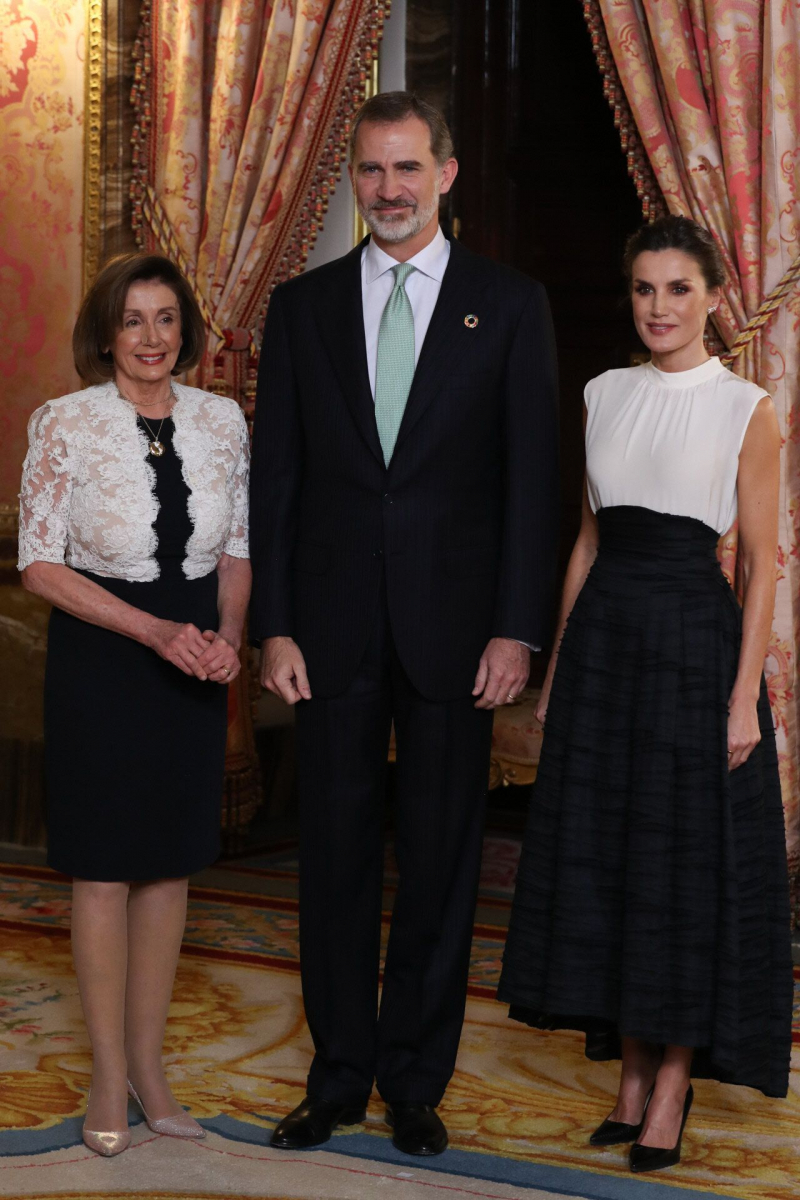 Los Reyes con Nancy Pelosi en la ceremonia de apetura de la COP25 en el Palacio de la Zarzuela en diciembre de 2019.

