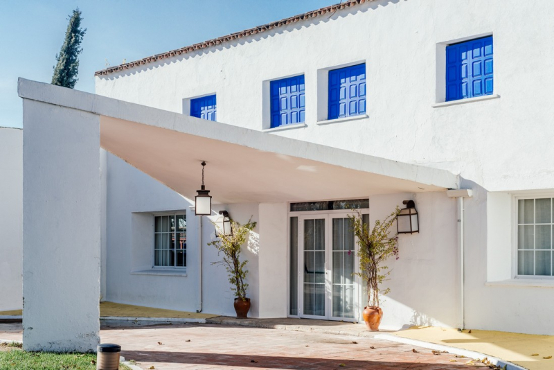 El Parador de Manzanares se ubica en una casa tradicional manchega.