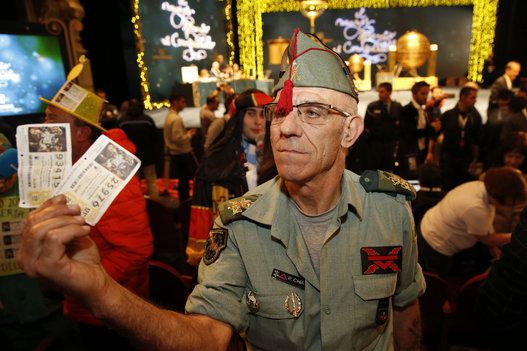 One of the assistants, dressed in Legion clothing, shows his tenth