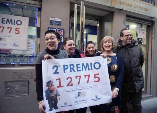 The owner of the lottery administration No. 3 on Calle Cerrajeros de Granada, which has sold the second prize