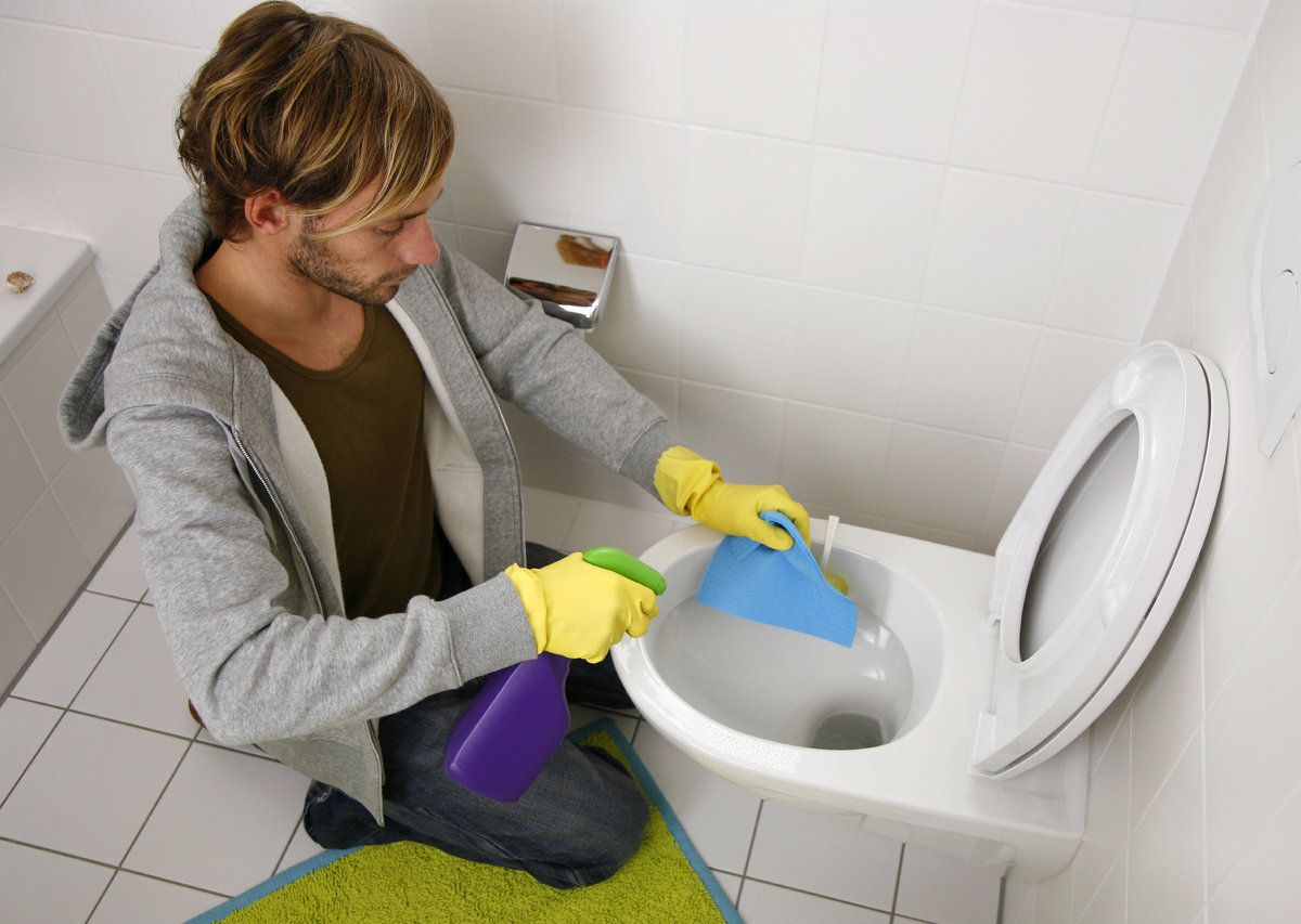 Adiós a limpiar el baño una hora: una experta en limpieza indica los ...