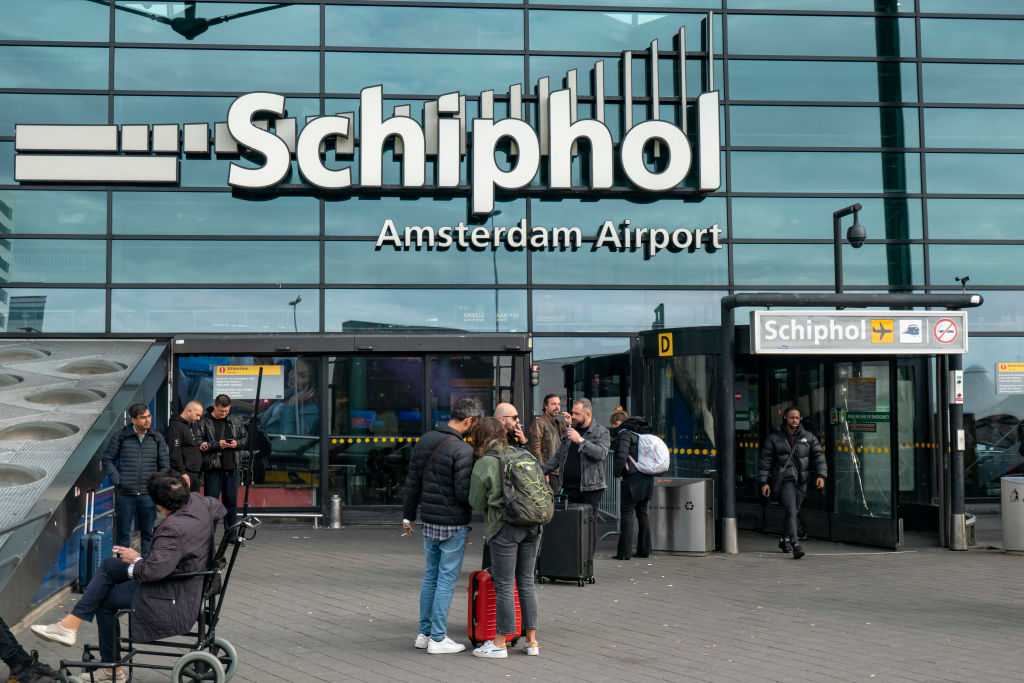 ¿Vuelas Por Schiphol? Hay 'restricciones Severas' Y Anulaciones Masivas ...