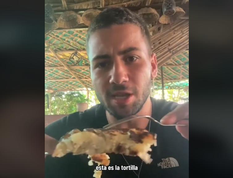 Prueba una tortilla de patatas española en la India y su conclusión le