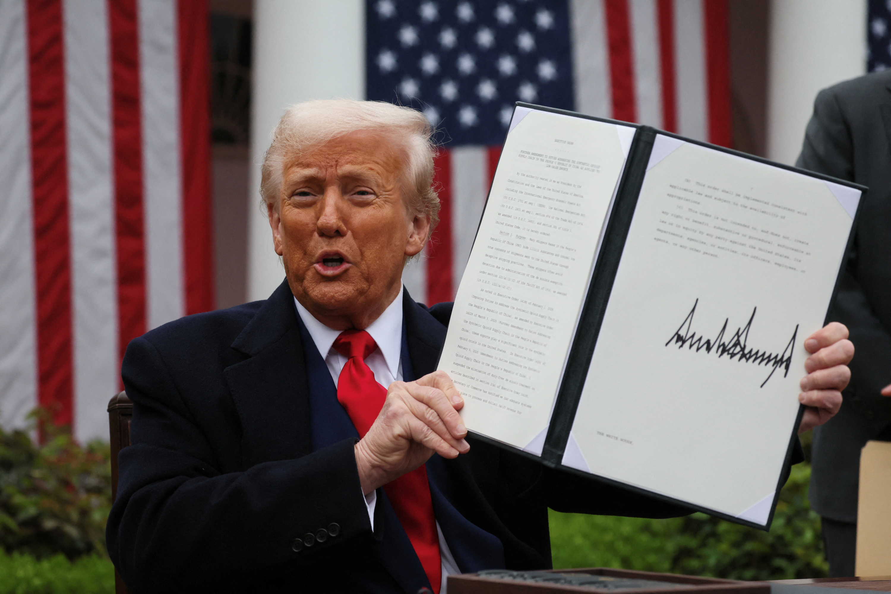 Wall Street cae por segundo día consecutivo tras la implementación de los aranceles de Trump