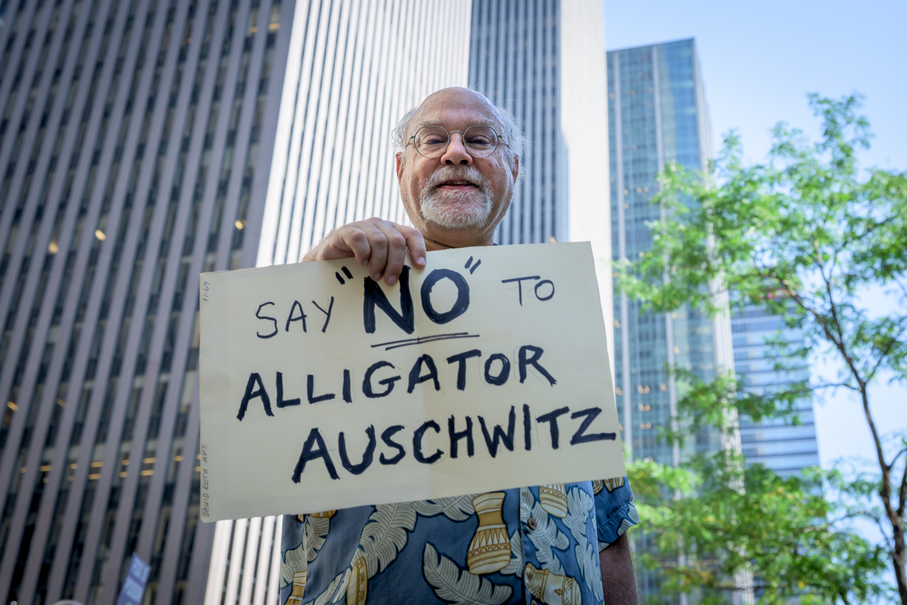 La Justicia de EEUU frena la construcci?n del centro migratorio de Trump 'Alligator Alcatraz' por una demanda ambiental